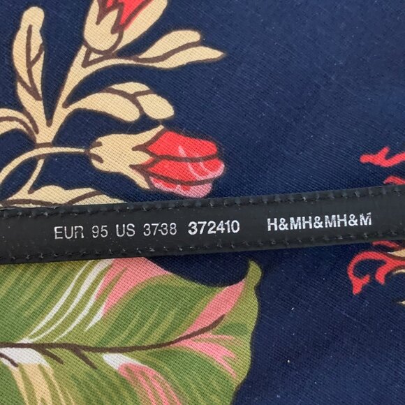 H&M Cream Snakeskin Belt with Silver Buckle and Side Link Hardware - Picture 4 of 5